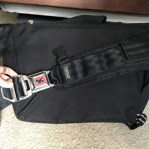 Chrome Messenger Bag - Picture 4 of 6
